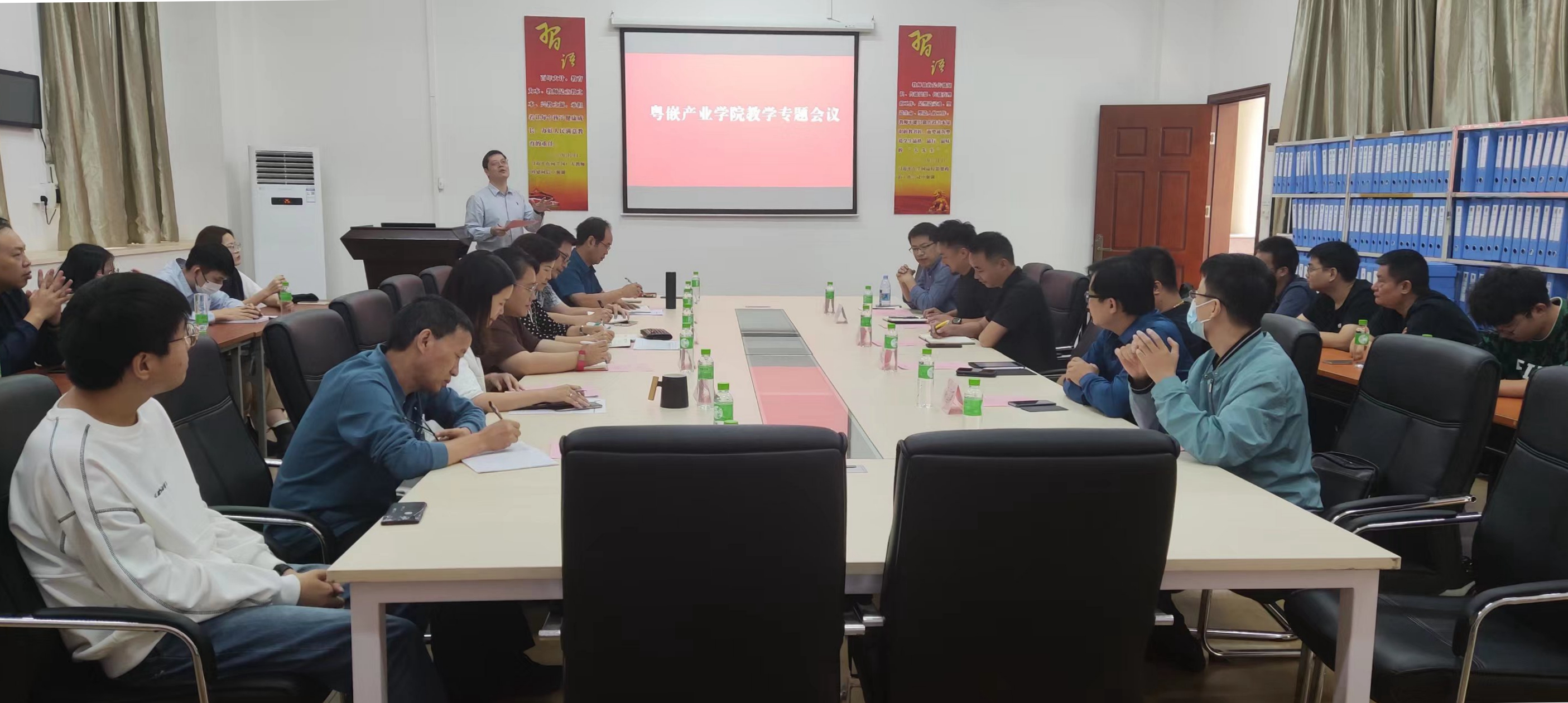 图为座谈会现场.jpg
