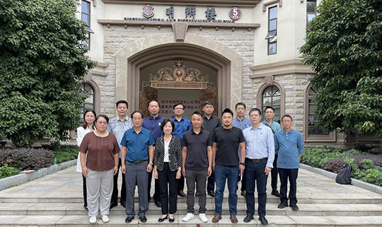 图为会后部分参会领导、老师合影.jpg