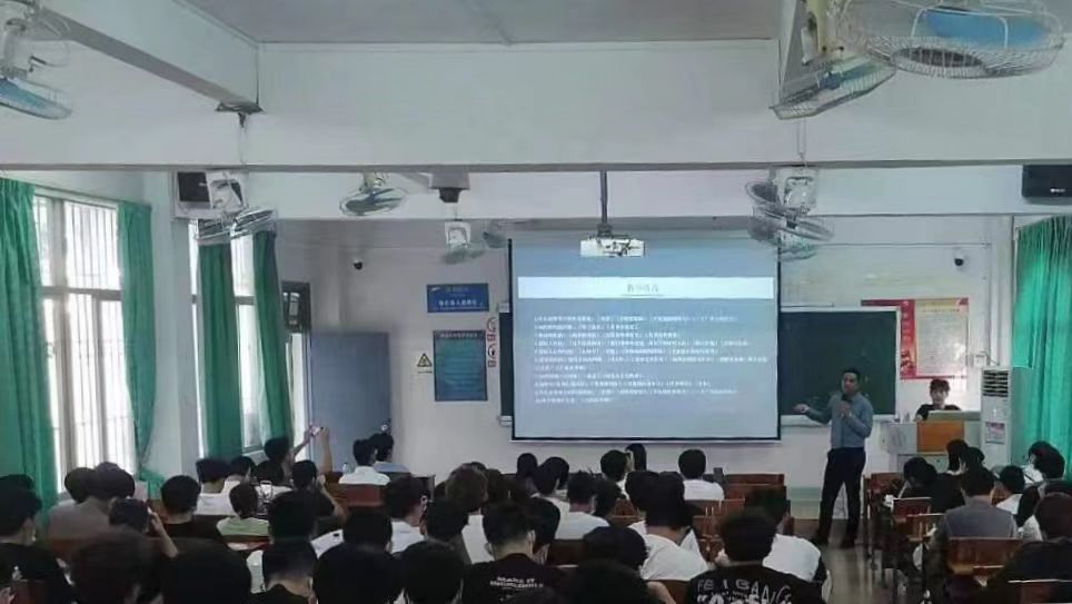 图为讲座现场.jpg