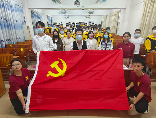 图为集体合影留念.jpg