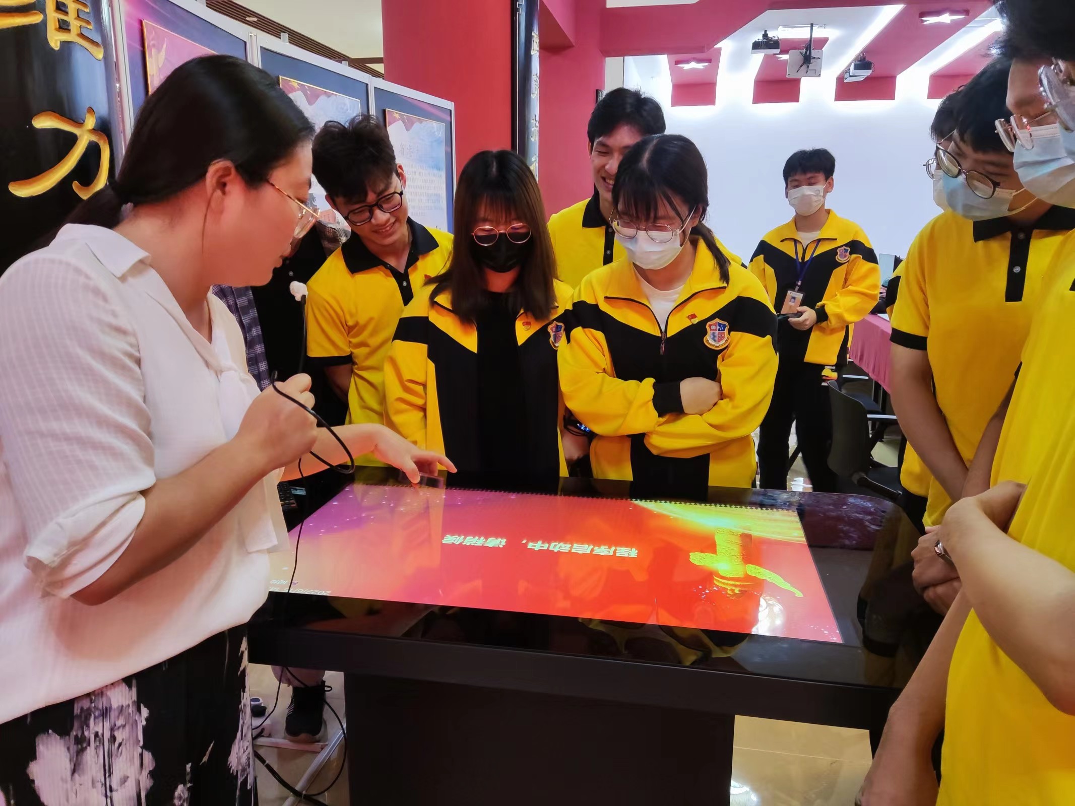 图为活动讲解现场.jpg