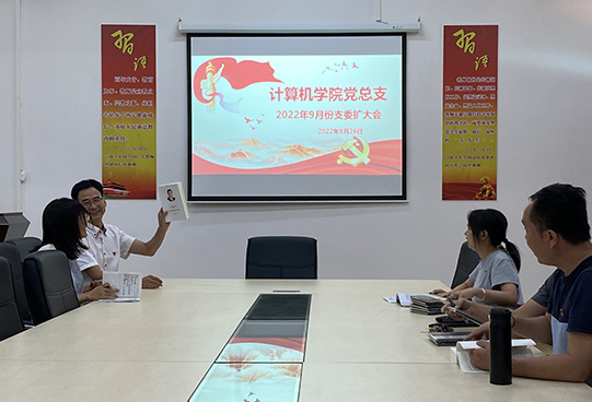 图为第一议题学习场面.jpg