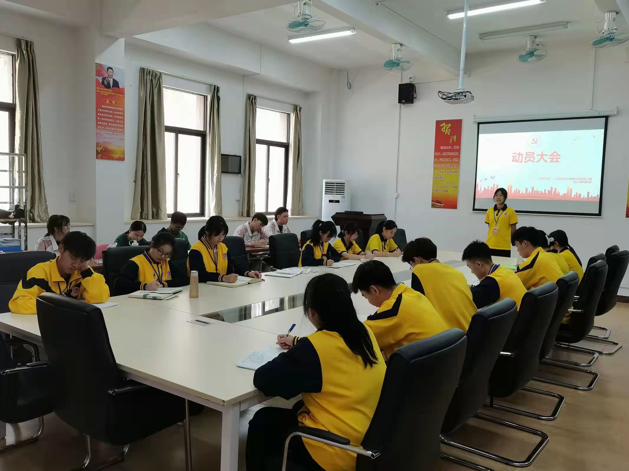图为会议现场.jpg