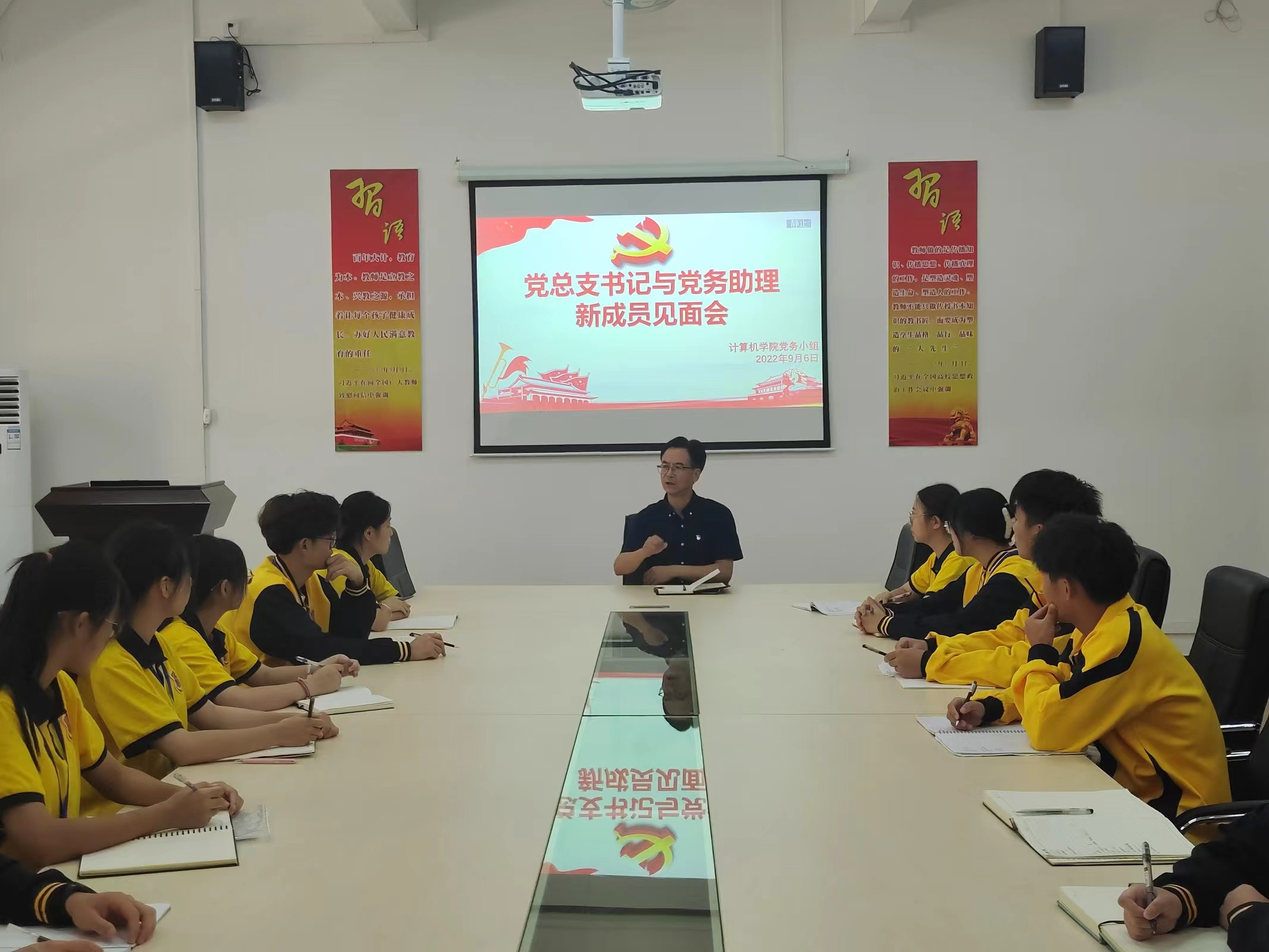 图为见面会现场.jpg