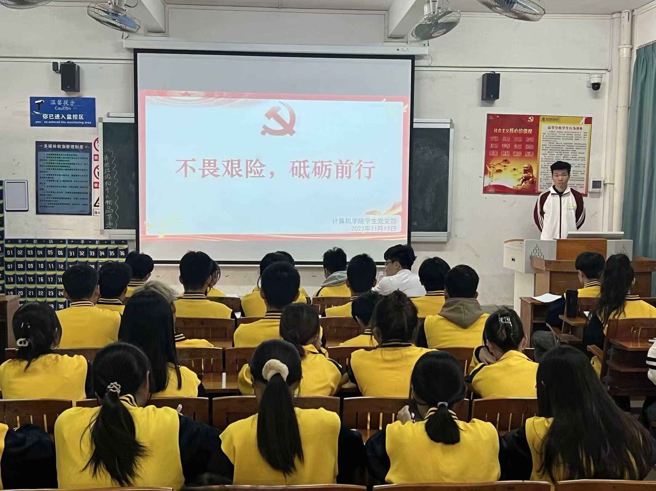 图为会议现场.jpg 图为会议现场.jpg