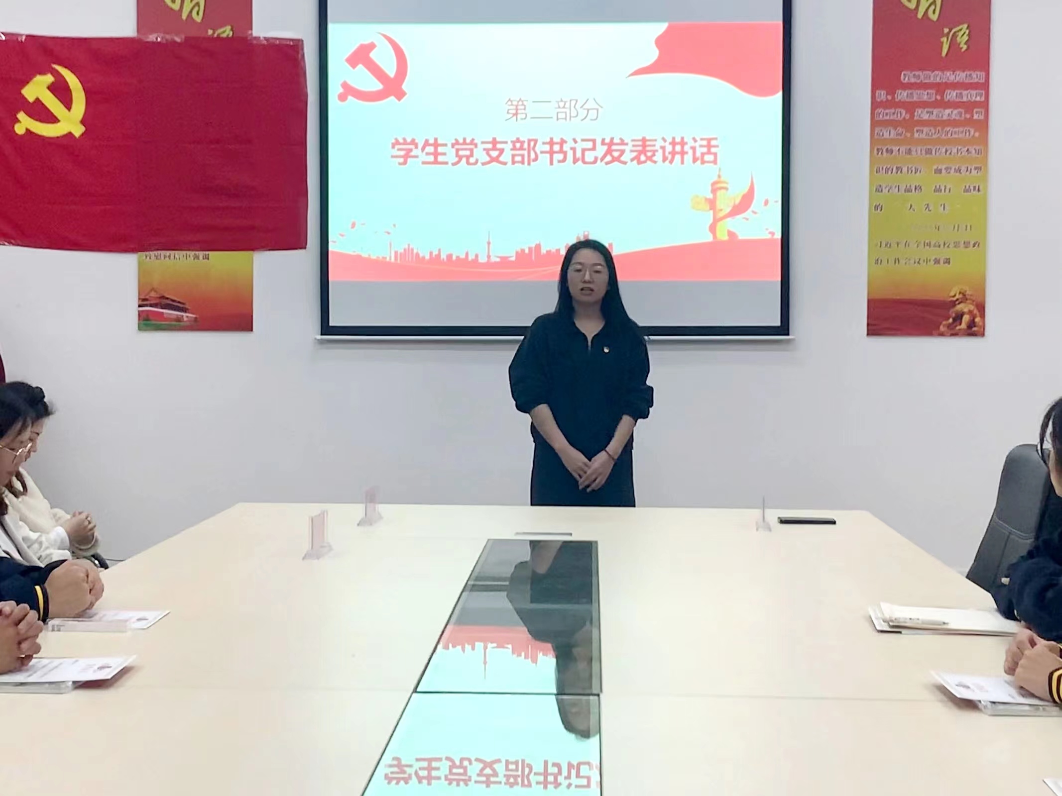 图为孔嘉欣发表讲话.jpg 图为孔嘉欣发表讲话.jpg