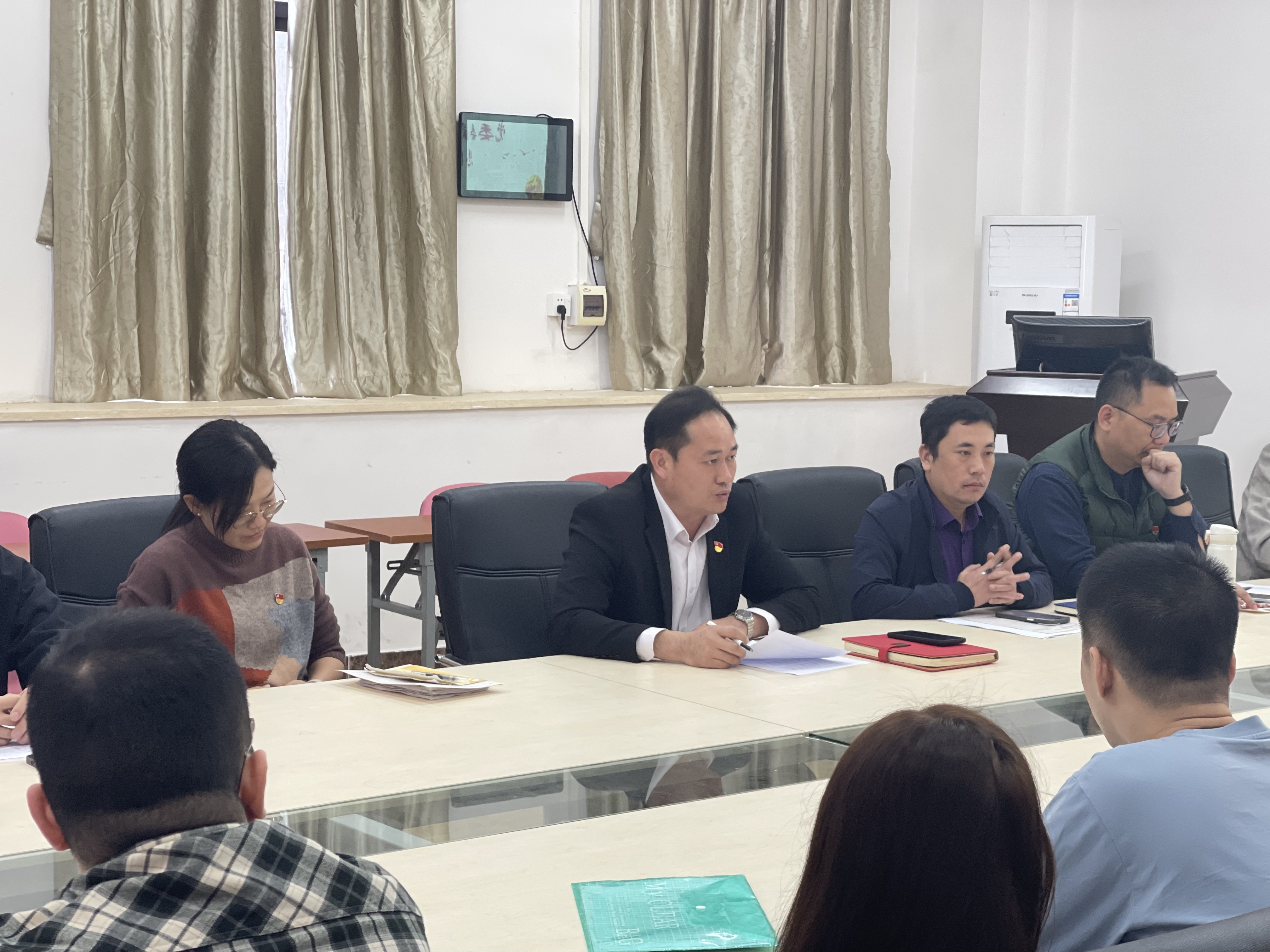 图为党委委员卢景值在讲话中.jpg 图为党委委员卢景值在讲话中.jpg