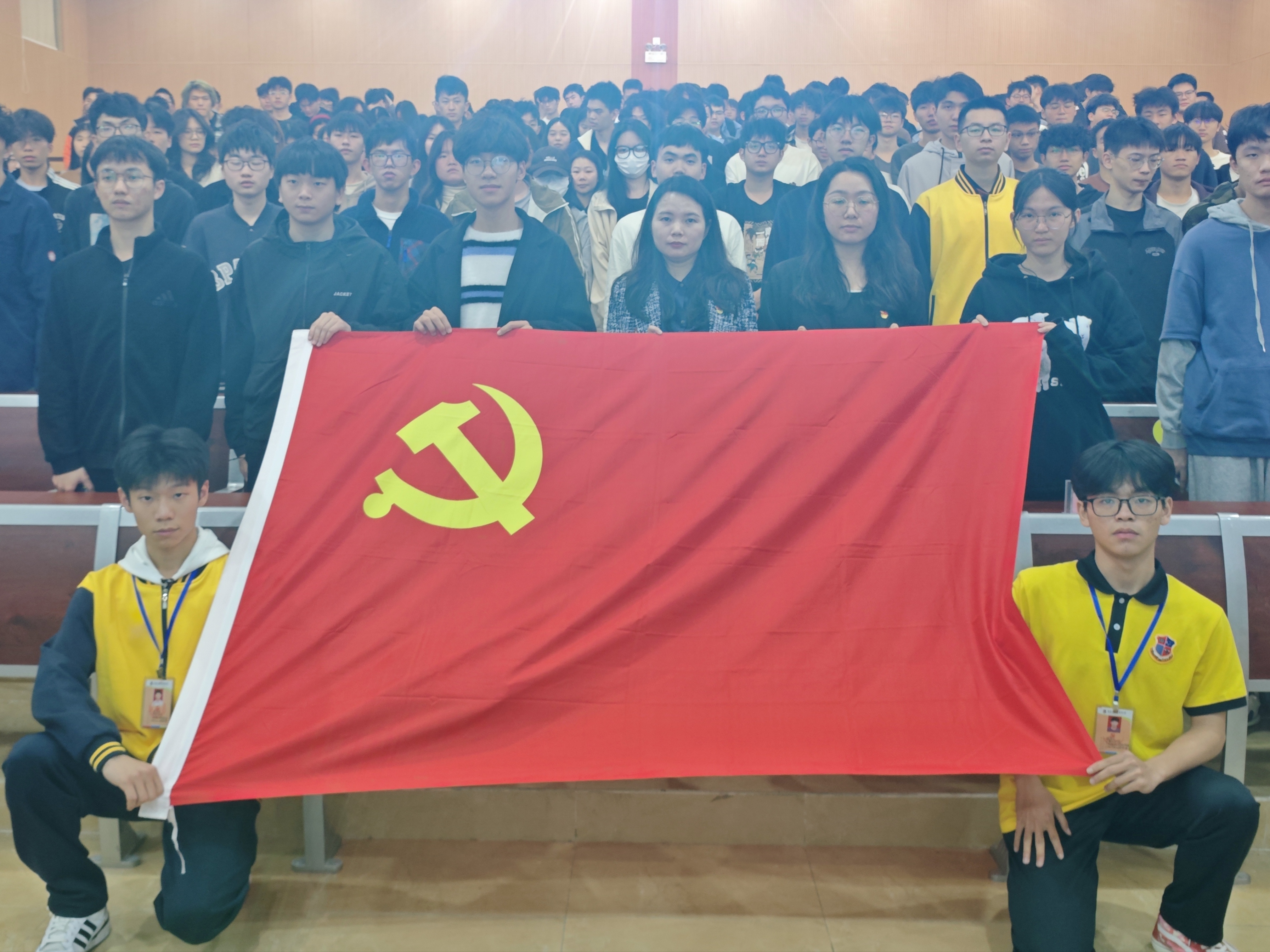 图为全体参与会议人员合影.jpg