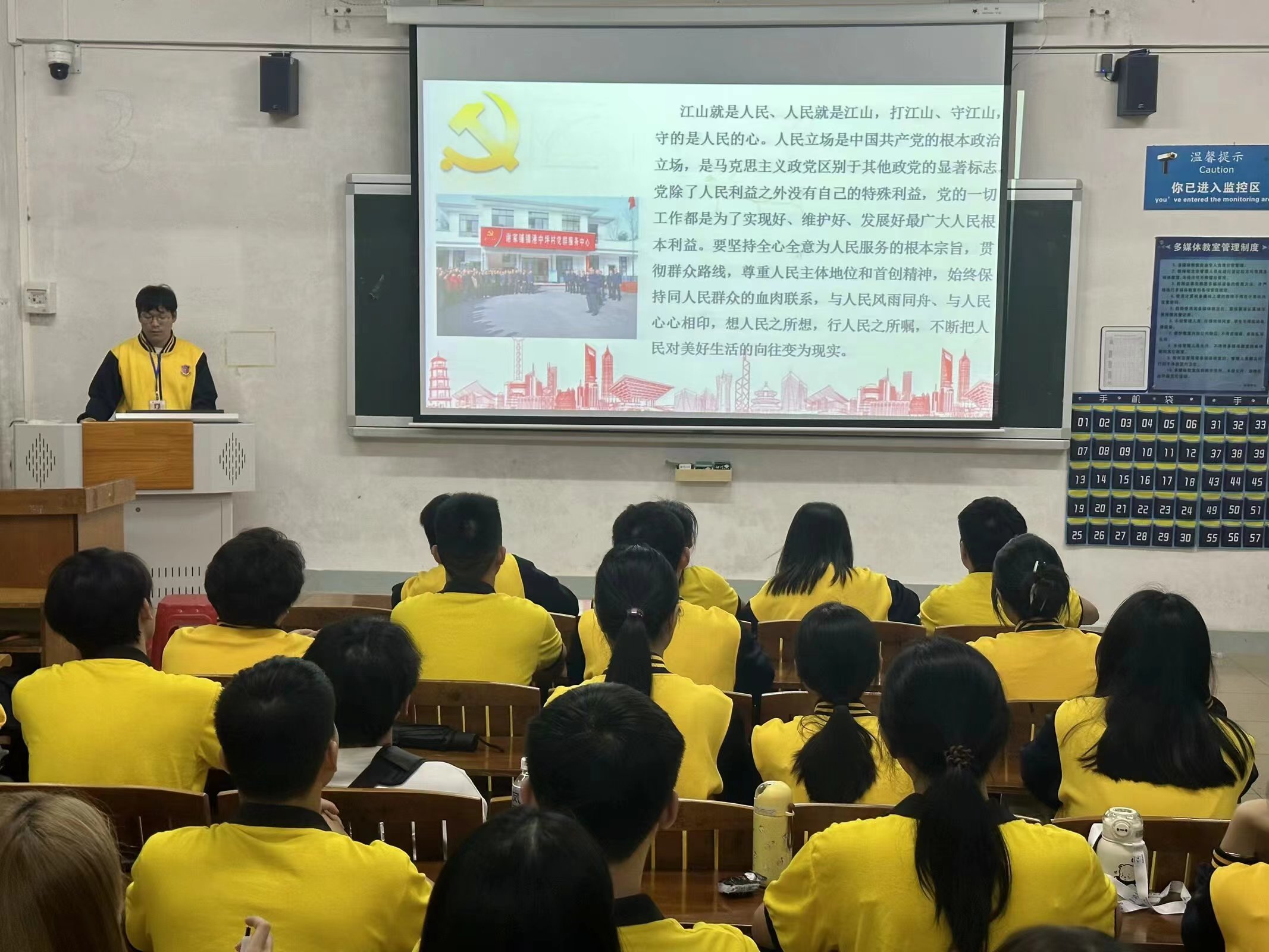 图为第一议题学习场面.jpg