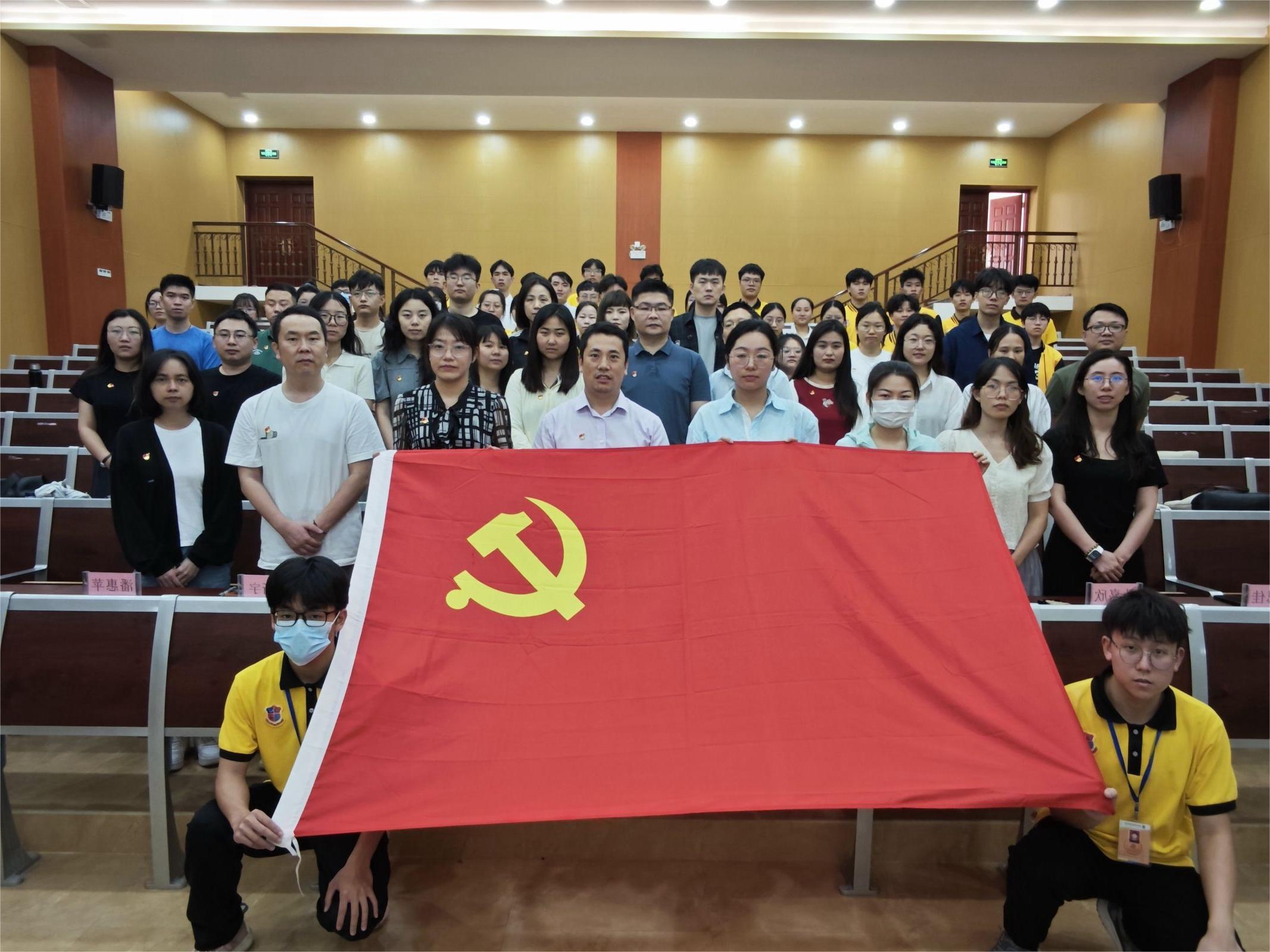 图为集体合照.jpg