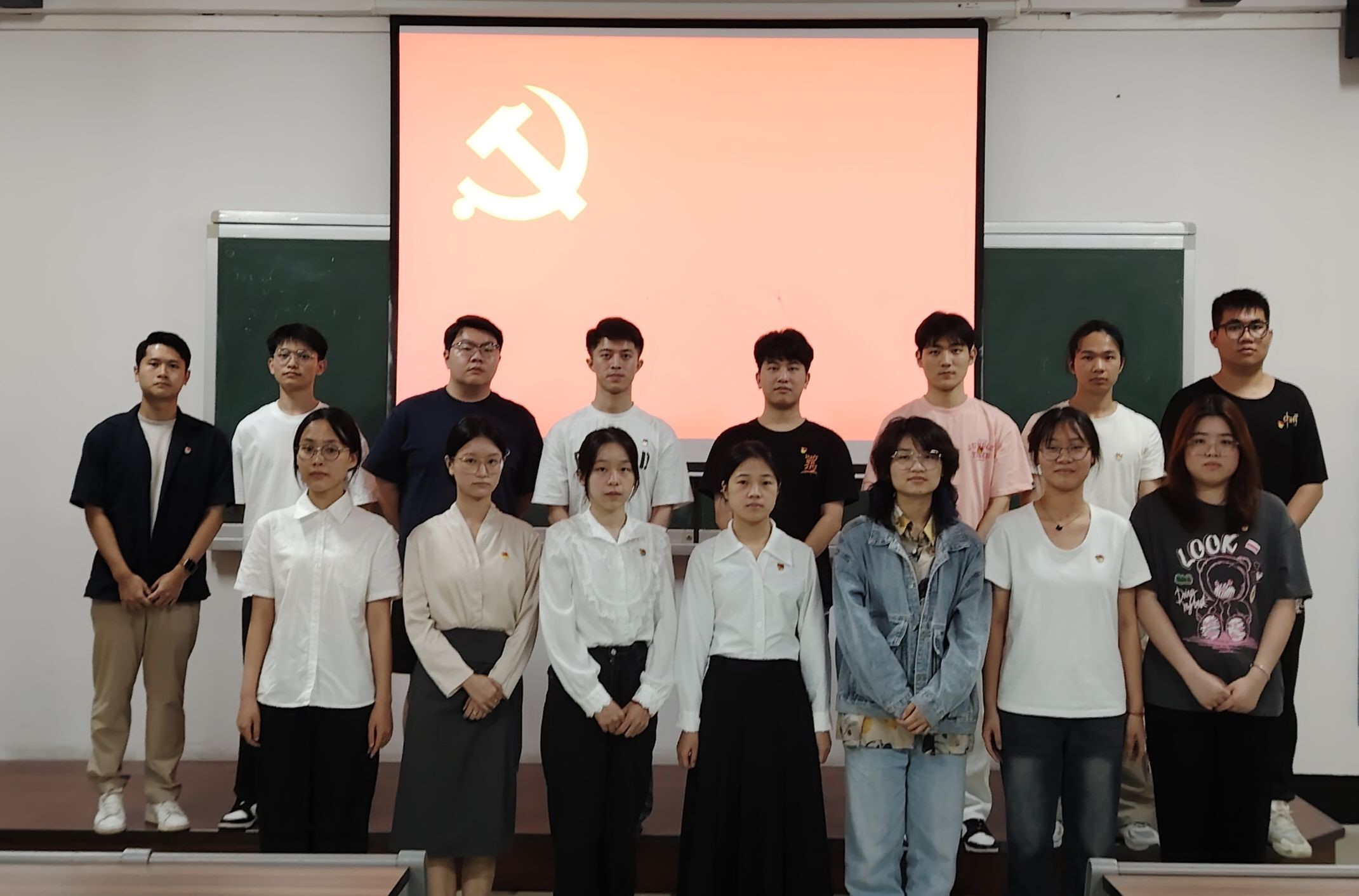 图为大旺校区集体大合照.jpg